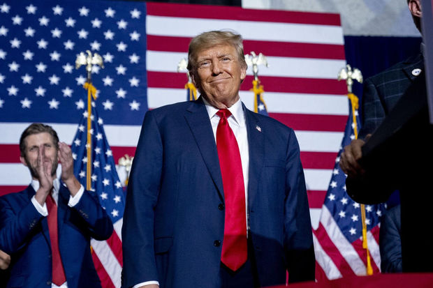donald-tramp-miciqanda-reqibini-usteledi